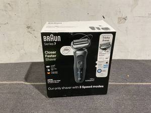 lot 77 image: Braun Series 7 7185cc Electric Shaver wSmartCare Center  Trimmer