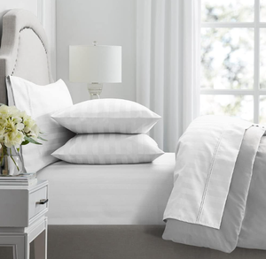 lot 59 image: LOT OF 2 4PCS TwinTwin XL Members Mark 700 Thread Count Solid Egyptian Cotton Hotel Premier Collection Sheet Set