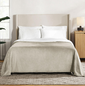 lot 197 image: Members Mark Herringbone Velvet Plush Blanket