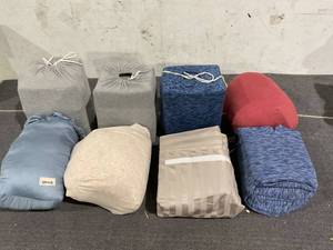 lot 323 image: LOT OF 8 Bedsheet Sets