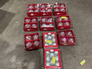 lot 735 image: LOT OF 10 Christmas Ornaments