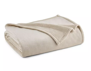 lot 324 image: Members Mark Herringbone Velvet Plush Blanket