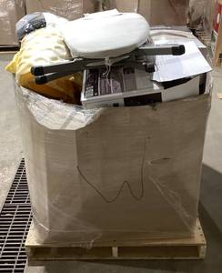 lot 900 image: Wholesale Pallet of Miscellaneous Items