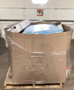 lot 912 image: Wholesale Pallet of Miscellaneous Items