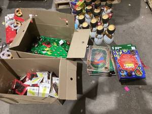 lot 914 image: Wholesale Pallet of Miscellaneous Items