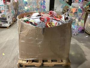 lot 922 image: Wholesale Pallet of Miscellaneous Items