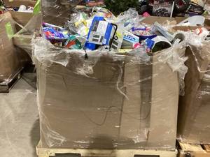 lot 923 image: Wholesale Pallet of Miscellaneous Items