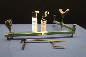 lot 5 image: CALDWELL GUN REST AND BEAR ATTACK DETERRENT