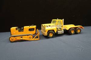 lot 8 image: TONKA DOZER COMES WITH TRUCK