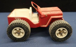 lot 9 image: VINTAGE TONKA JEEP