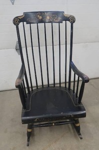 lot 16 image: WINDSOR ROCKING CHAIR