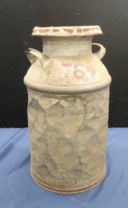lot 19 image: VINTAGE METAL MILK CAN
