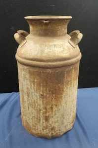lot 20 image: VINTAGE MILK CAN