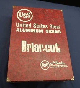 lot 21 image: ALUMINUM SIDING DISPLAY CASE