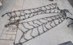 lot 22 image: TIRE CHAINS