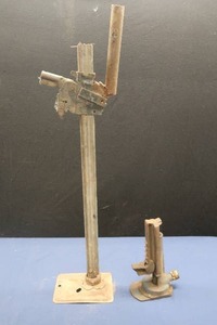 lot 24 image: 2 JACKS