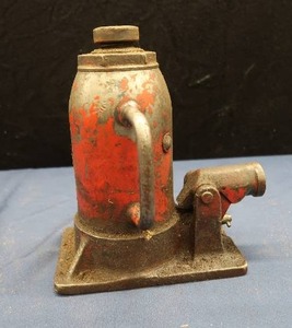 lot 28 image: HYDRAULIC BOTTLE JACK