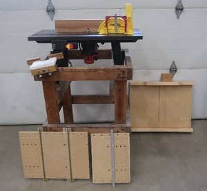 lot 39 image: CRAFTSMAN ROUTER TABLE  ATTACHMENTS