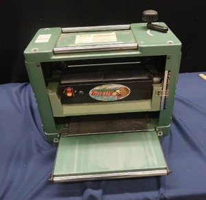 lot 41 image: 12 12 PORTABLE LEAN & MEAN PORTABLE PLANER