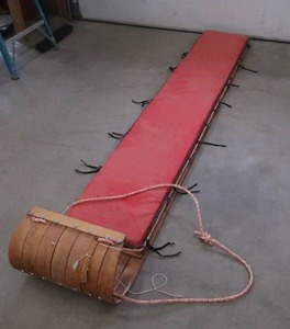 lot 45 image: VINTAGE 8 WOODEN TOBAGGAN