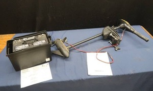lot 54 image: MINN KOTA TROLLING MOTOR AND BATTERY WITH CASE