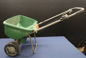 lot 82 image: DELUXE EDGEGUARD SEED SPREADER