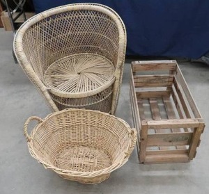 lot 86 image: WOVEN WICKER CHAIR AND BASKET, AND A OLD WOODEN CRATE
