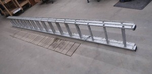 lot 92 image: 30FT EXTENTION ALUMINIUM LADDER