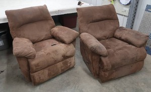 lot 101 image: 2 BROWN RECLINER CHAIRS
