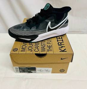 lot 1 image: Nike Kyrie 8 GO (GS) Size 5Y BlackBlack WhiteLight Menta