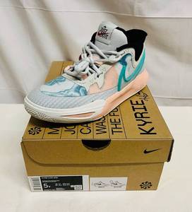 lot 5 image: Nike Kyrie 8 GO (GS) Size 5Y Photon DustPhoton Dust