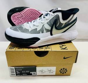 lot 11 image: Nike Kyrie 8 GO (PS) Size 3Y WhiteWhite Black