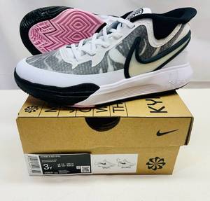 lot 12 image: Nike Kyrie 8 GO (PS) Size 3Y WhiteWhite Black