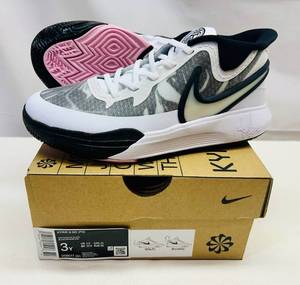 lot 13 image: Nike Kyrie 8 GO (PS) Size 3Y WhiteWhite Black