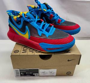 lot 14 image: Nike Kyrie 8 GO SE (GS) Size 4Y BlackTour Yellow