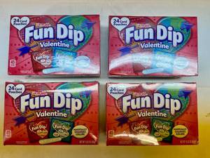 lot 231 image: 4x 24 Fun Dip Valentines