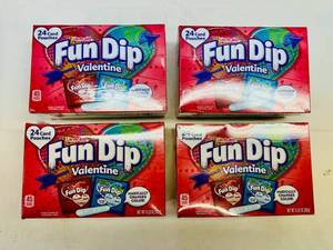lot 232 image: 4x 24 Fun Dip Valentines