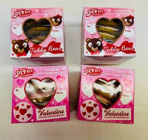 lot 240 image: 4x 13oz Buddys DIY Kit-Cookie Decorating-22025 & 32025