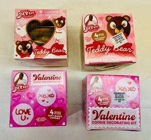 lot 242 image: 4x 13oz Buddys DIY Kit-Cookie Decorating-22025 & 32025