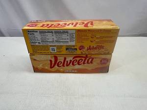 lot 353 image: MM. 2x Velveeta