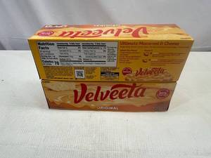 lot 354 image: MM. 2x Velveeta