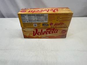 lot 356 image: MM. 2x Velveeta