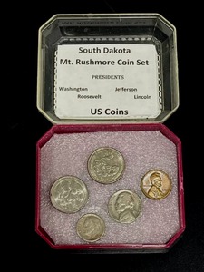 lot 47 image: South Dakota Mt. Rushmore Coin Set