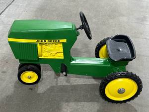 Vintage John Deere Model 520 Pedal Tractor (ERTL early model 1950s) - Has a Reserve Price