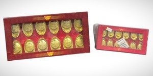 lot 55 image: Gold-toned Chinese Syscee Ingots (Large and Small Set) - Large Box measures 5.5 x 10.5