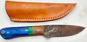 lot 39 image: 8 12 Damascus Knife w Leather Sheath