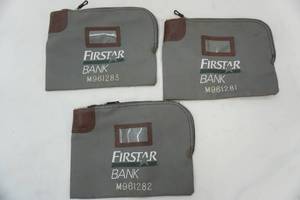 lot 96 image: 3 locking bank bags