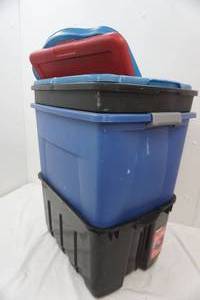 lot 117 image: 4 totes and 2 lids