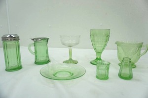 lot 120 image: Vaseline glassware