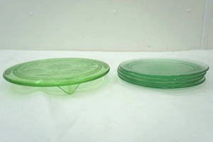 lot 123 image: Depression glass serving plates